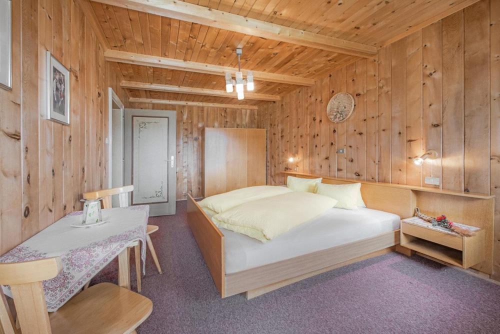 Kradorferhof Lägenhet Santa Maddalena in Casies Rum bild